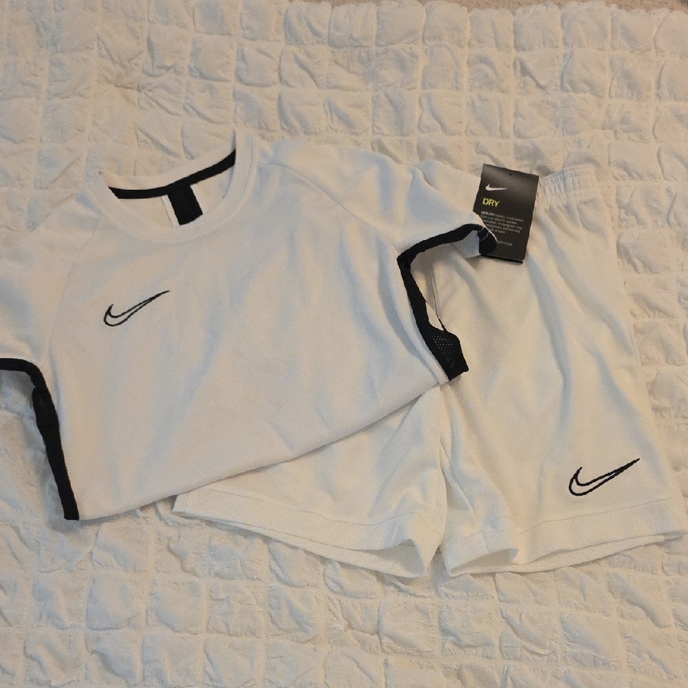Nike White and Black Sportswear Set